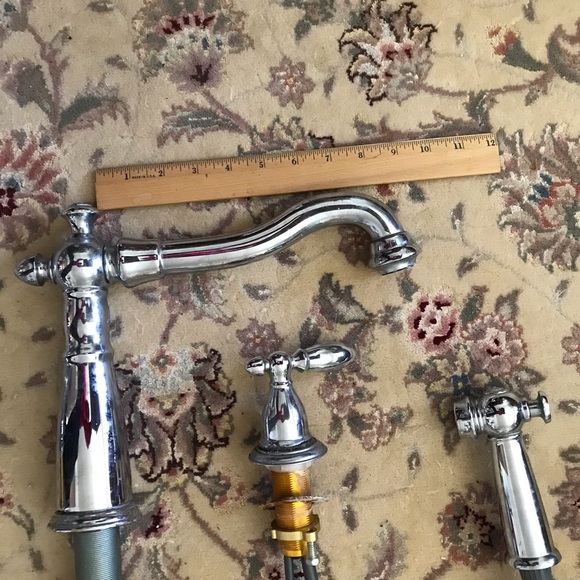 Delta Kitchen Faucet - Picture 6 of 9